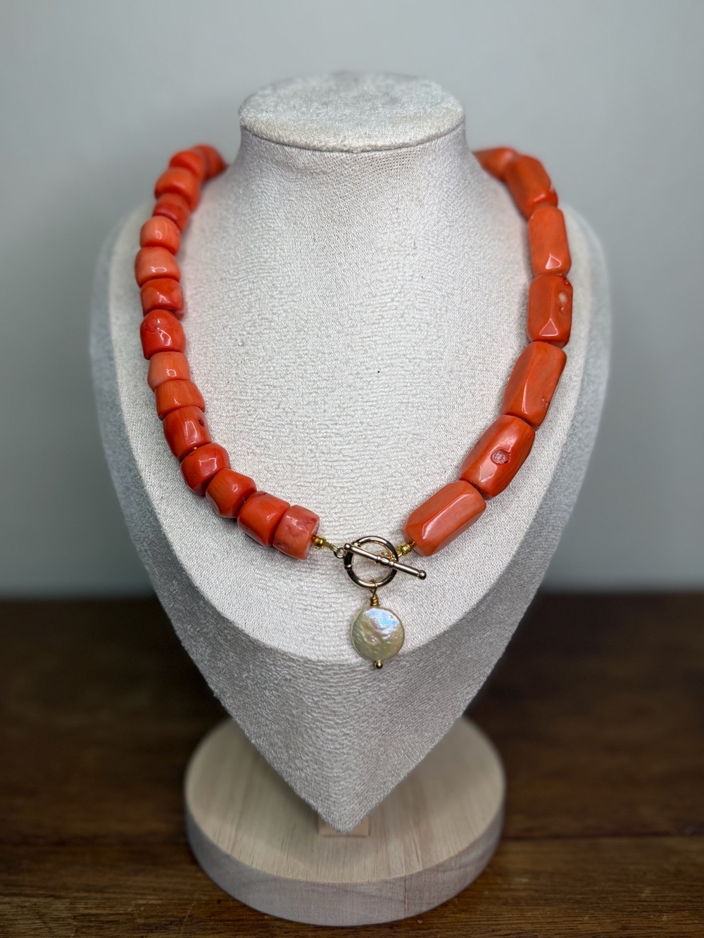 ARTISAN Chunky 130g Coral Beaded Necklace with Front Toggle Closure